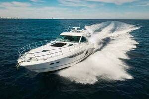 2012 Sea Ray 610 Sundancer thumbnail 4