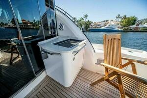 2012 Sea Ray 610 Sundancer thumbnail 16
