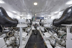 2015 Viking Enclosed Bridge thumbnail 50