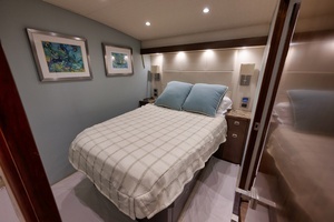2015 Viking Enclosed Bridge thumbnail 39