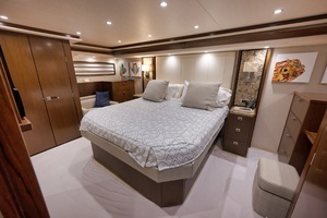 2015 Viking Enclosed Bridge thumbnail 34