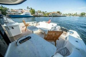 2012 Sea Ray 610 Sundancer thumbnail 14