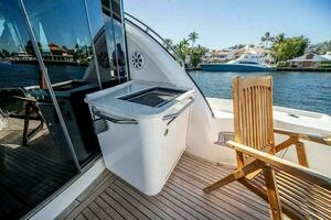 2012 Sea Ray 610 Sundancer thumbnail 16