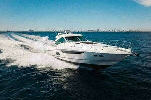2012 Sea Ray 610 Sundancer thumbnail 1