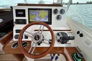 2020 Hunt Yachts Surfhunter 32 thumbnail 12