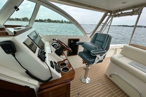 2020 Hunt Yachts Surfhunter 32 thumbnail 18