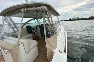 2020 Hunt Yachts Surfhunter 32 thumbnail 23