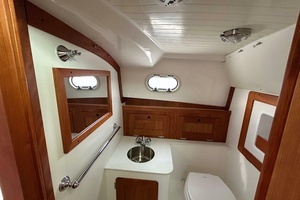 2020 Hunt Yachts Surfhunter 32 thumbnail 24