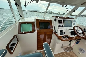 2020 Hunt Yachts Surfhunter 32 thumbnail 14