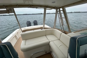 2020 Hunt Yachts Surfhunter 32 thumbnail 19