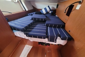 2015 Beneteau Oceanis 45 thumbnail 32