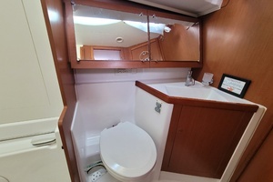 2015 Beneteau Oceanis 45 thumbnail 28