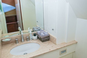 2005 Falcon Falcon 102 Flybridge thumbnail 10