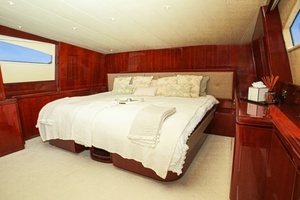 2005 Falcon Falcon 102 Flybridge thumbnail 11