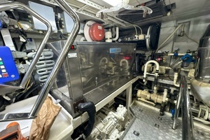 2005 Falcon Falcon 102 Flybridge thumbnail 38