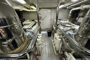 2005 Falcon Falcon 102 Flybridge thumbnail 37