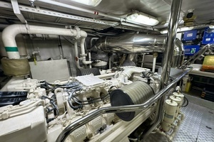 2005 Falcon Falcon 102 Flybridge thumbnail 39