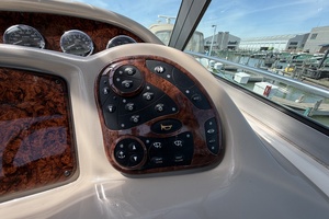 IN A MEETING 32ft Sea Ray Yacht For Sale