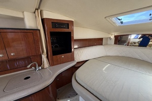 IN A MEETING 32ft Sea Ray Yacht For Sale