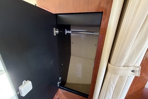 IN A MEETING 32ft Sea Ray Yacht For Sale