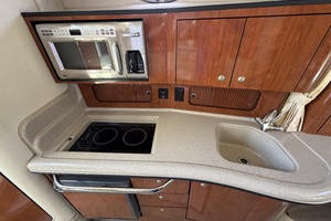 IN A MEETING 32ft Sea Ray Yacht For Sale