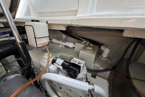 IN A MEETING 32ft Sea Ray Yacht For Sale