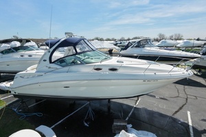 IN A MEETING 32ft Sea Ray Yacht For Sale