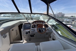 IN A MEETING 32ft Sea Ray Yacht For Sale