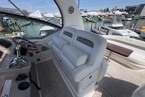 IN A MEETING 32ft Sea Ray Yacht For Sale