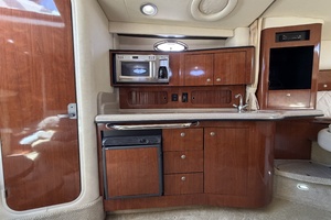 IN A MEETING 32ft Sea Ray Yacht For Sale