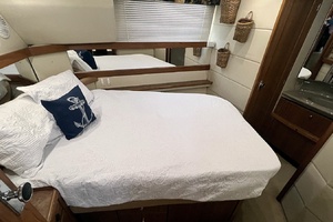 Gallivanting 40ft Bayliner Yacht For Sale