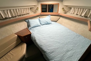 Gallivanting 40ft Bayliner Yacht For Sale