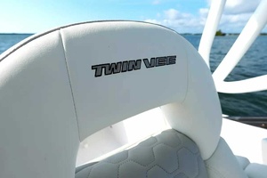 2026 Twin Vee 240 GFX DC thumbnail 13