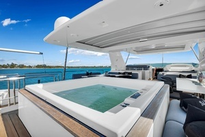 2005 Azimut 105 thumbnail 12