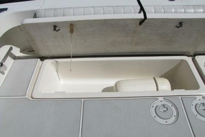 1997 Sea Ray 370 Express Cruiser thumbnail 21