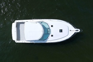 1997 Sea Ray 370 Express Cruiser thumbnail 2