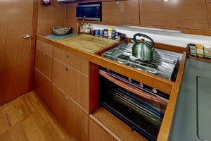 2012 Beneteau Oceanis 48 thumbnail 32