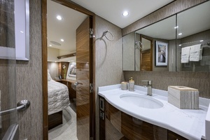2024 Viking 54 Convertible thumbnail 18
