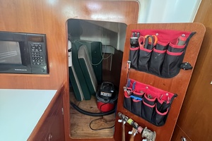 Closer to Fine 47ft Beneteau Yacht For Sale