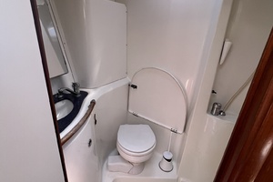 Closer to Fine 47ft Beneteau Yacht For Sale