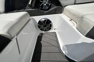 Blue Bayou 26ft Monterey Yacht For Sale