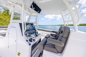 2026 Twin Vee 340 GFX CC thumbnail 8