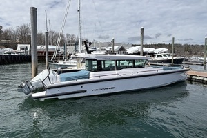 2023 Axopar 37XC Cross Cabin thumbnail 3