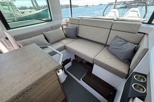 2023 Axopar 37XC Cross Cabin thumbnail 20
