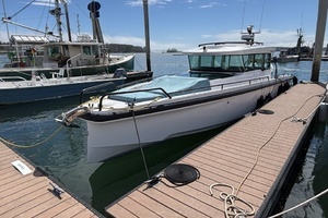 2023 Axopar 37XC Cross Cabin thumbnail 2