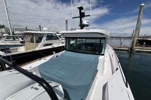 2023 Axopar 37XC Cross Cabin thumbnail 7
