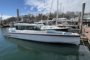 2023 Axopar 37XC Cross Cabin thumbnail 4