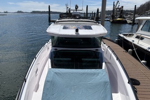 2023 Axopar 37XC Cross Cabin thumbnail 8
