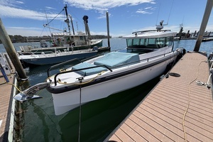 2023 Axopar 37XC Cross Cabin thumbnail 10