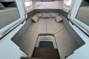 2023 Axopar 37XC Cross Cabin thumbnail 23